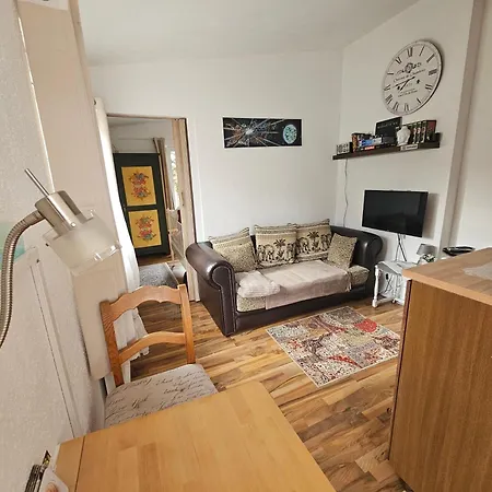 Holzhaus Nationalpark Eifel Hund Willkommen Hellenthal