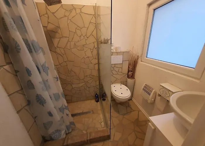 Holzhaus Nationalpark Eifel Hund Willkommen Hellenthal