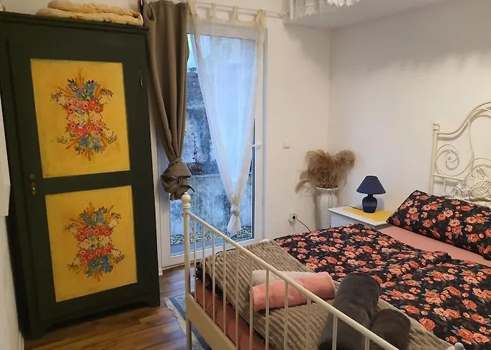 Holzhaus Nationalpark Eifel Hund Willkommen * Hellenthal