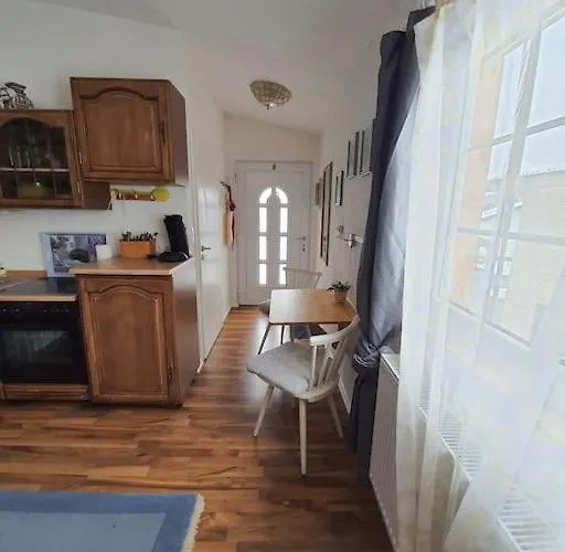 Holzhaus Nationalpark Eifel Hund Willkommen Hellenthal