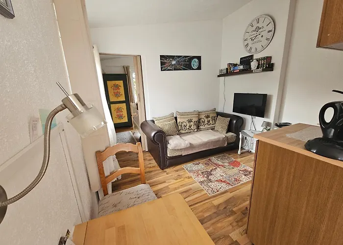 Holzhaus Nationalpark Eifel Hund Willkommen Hellenthal